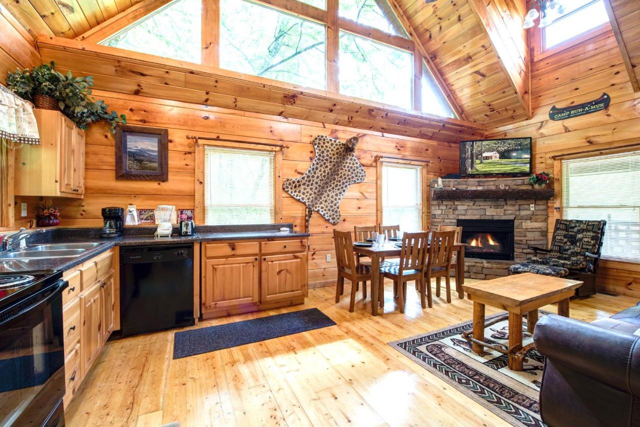 Cabin Of Dreams, 3 Bedroom Water View, Wifi, Hot Tub, Pool Table, Sleep 8 セバービル エクステリア 写真